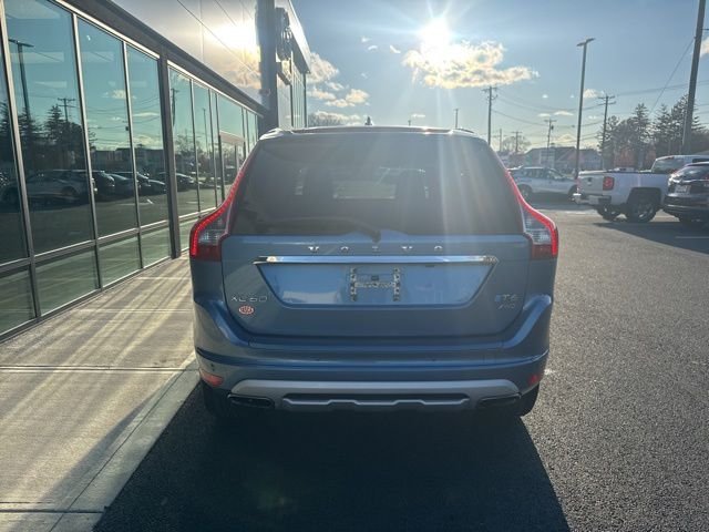 Used 2017 Blue Volvo T6 Dynamic image 4