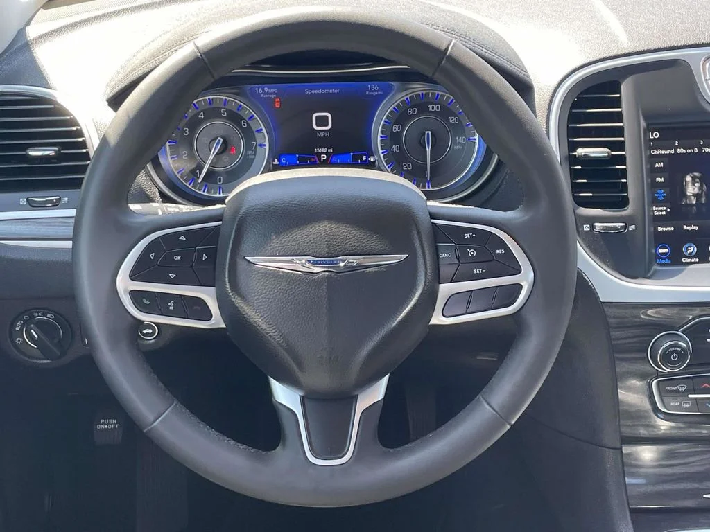 Certified Used 2022  Chrysler Touring image 22