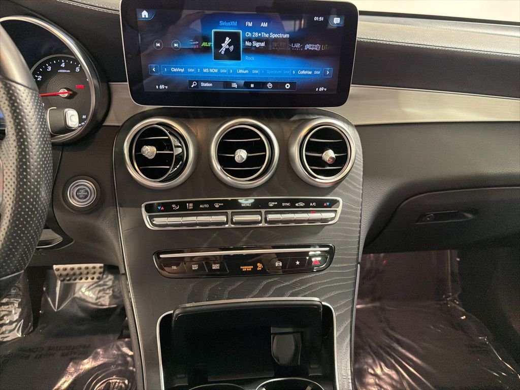 Used 2022  Mercedes-Benz GLC 300 image 16