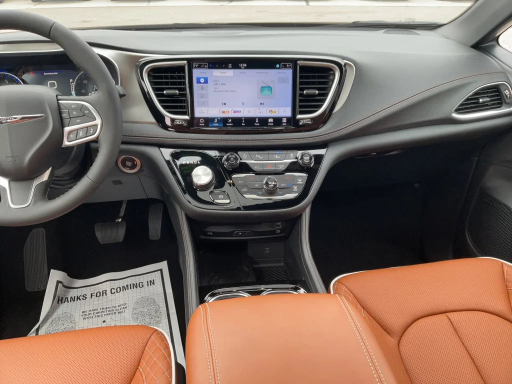 2026 Chrysler Pacifica Pinnacle - Photo 12
