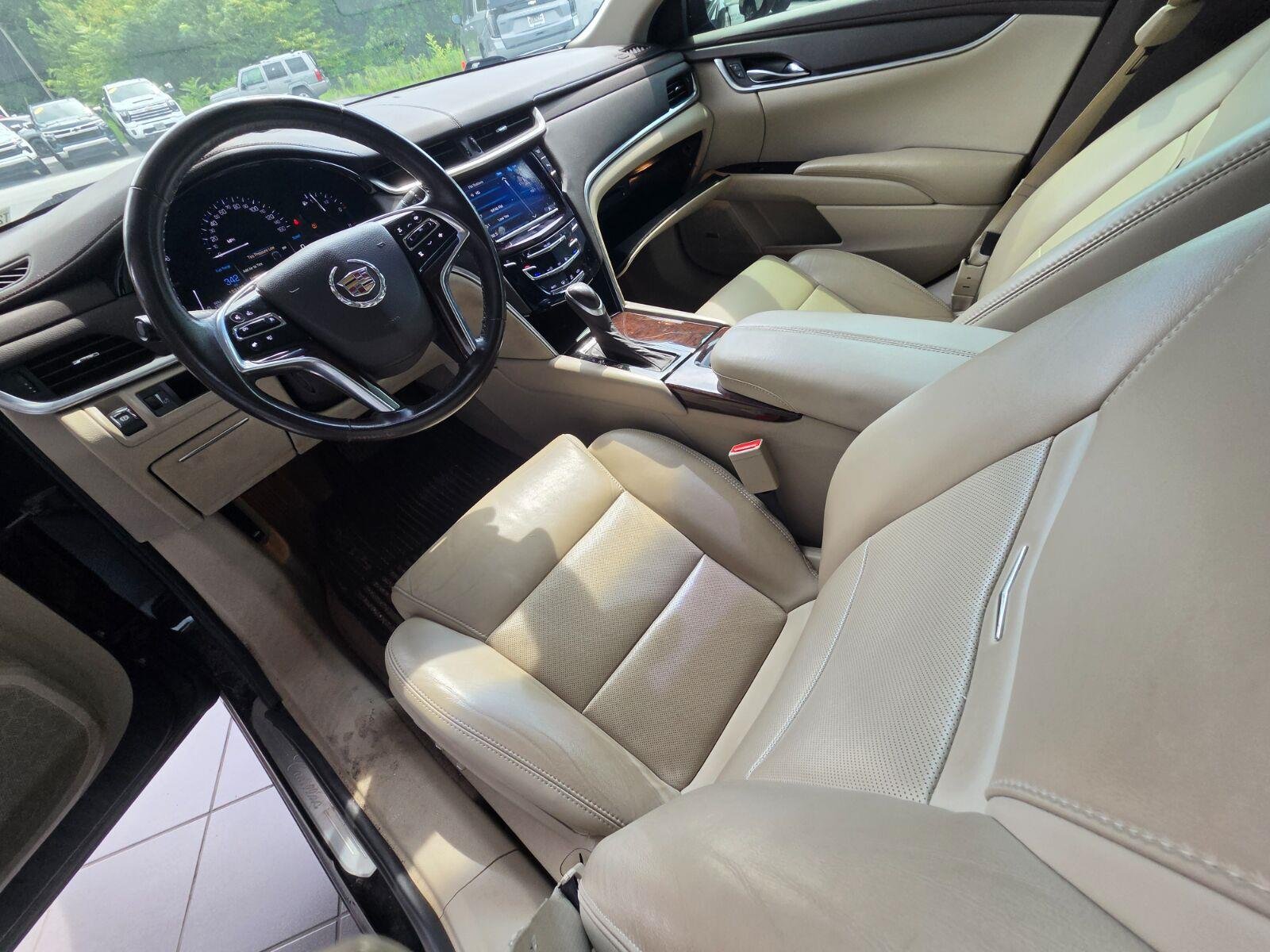 Used 2013 BLACK RAVEN Cadillac 4dr Sdn FWD image 10