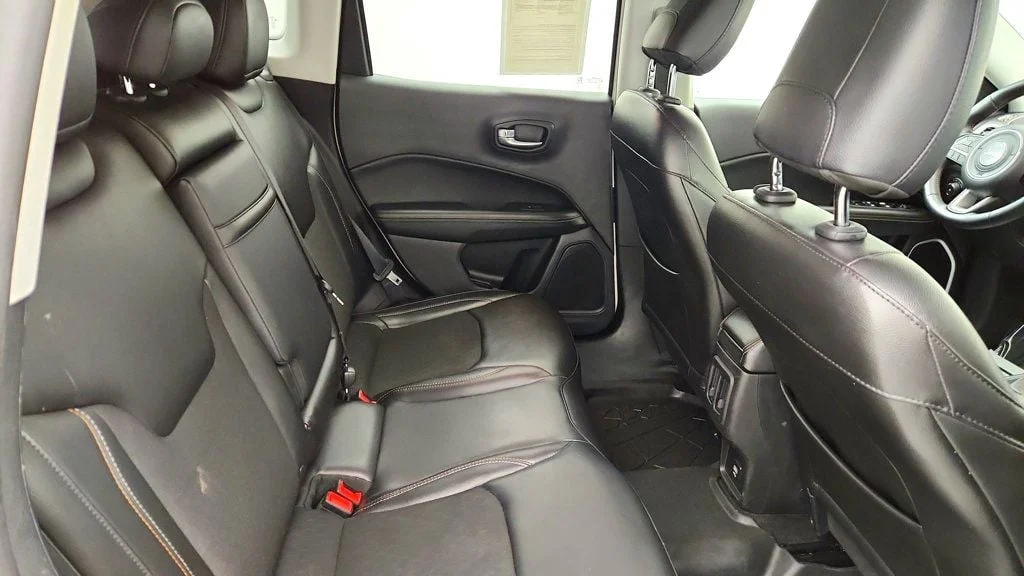 Used 2018 White Clearcoat Jeep Latitude 4x4 image 20