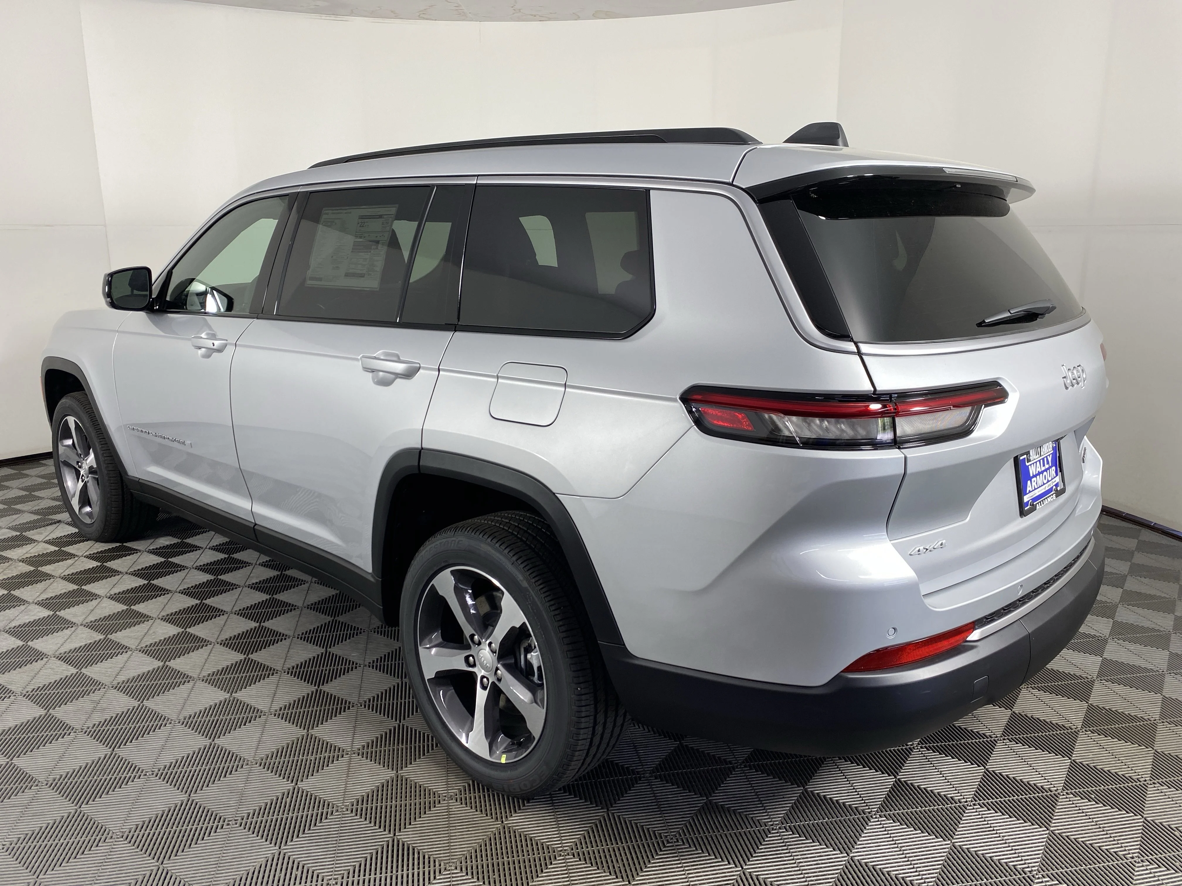 New 2026 Silver Zynith Exterior Paint Jeep Limited image 10