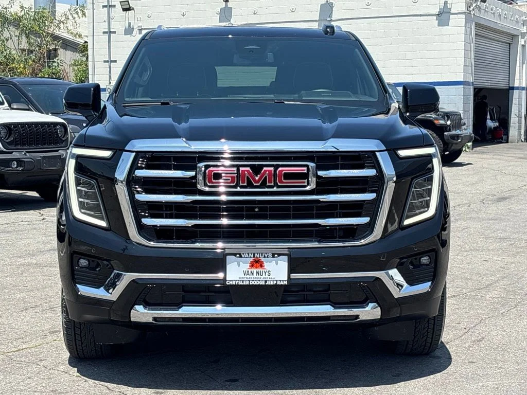 Used 2025 Onyx Black GMC Elevation image 6