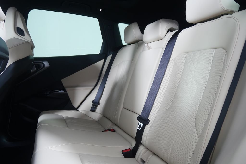 New 2026 Mineral White Metallic BMW 30 xDrive image 15