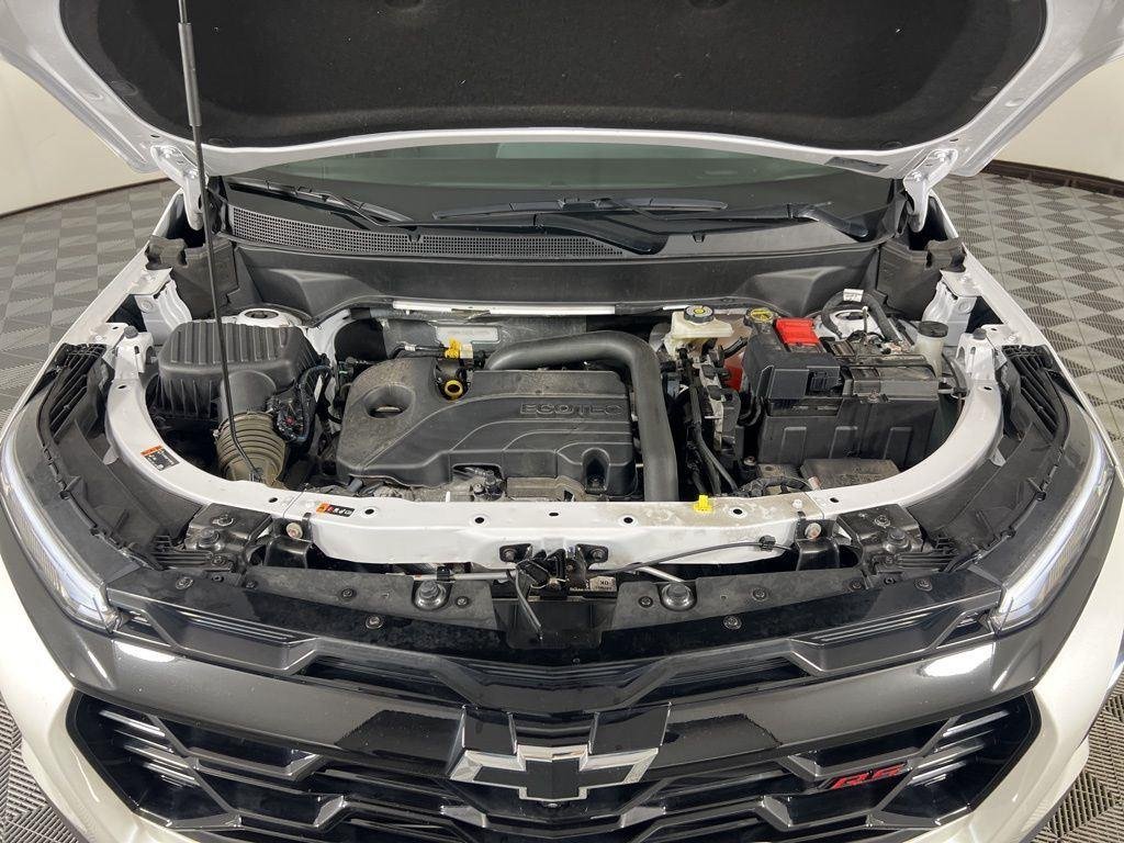 Used 2025 Pearl Chevrolet RS image 15