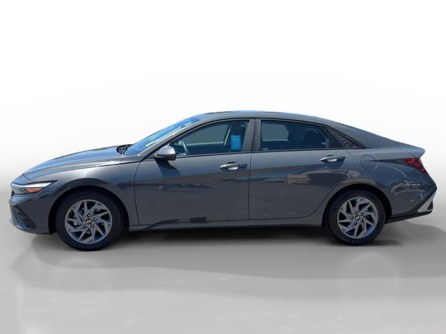 Used 2024 Gray Hyundai SEL image 2