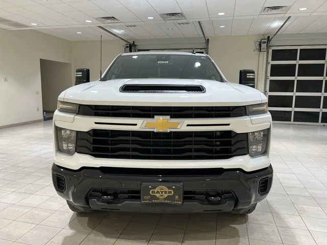 Used 2025 Summit White Chevrolet Custom image 8