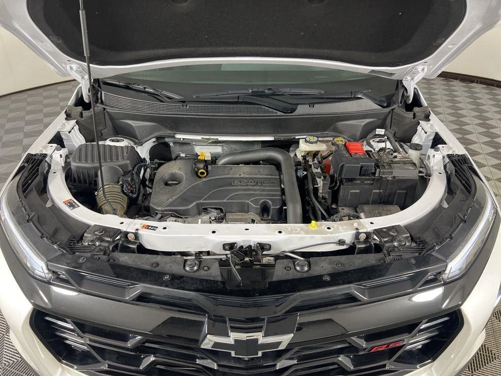 Used 2025 Pearl Chevrolet RS image 15