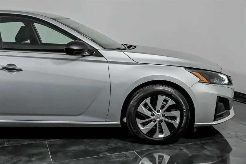 Used 2024 Brilliant Silver Metallic Nissan 2.5 S image 12