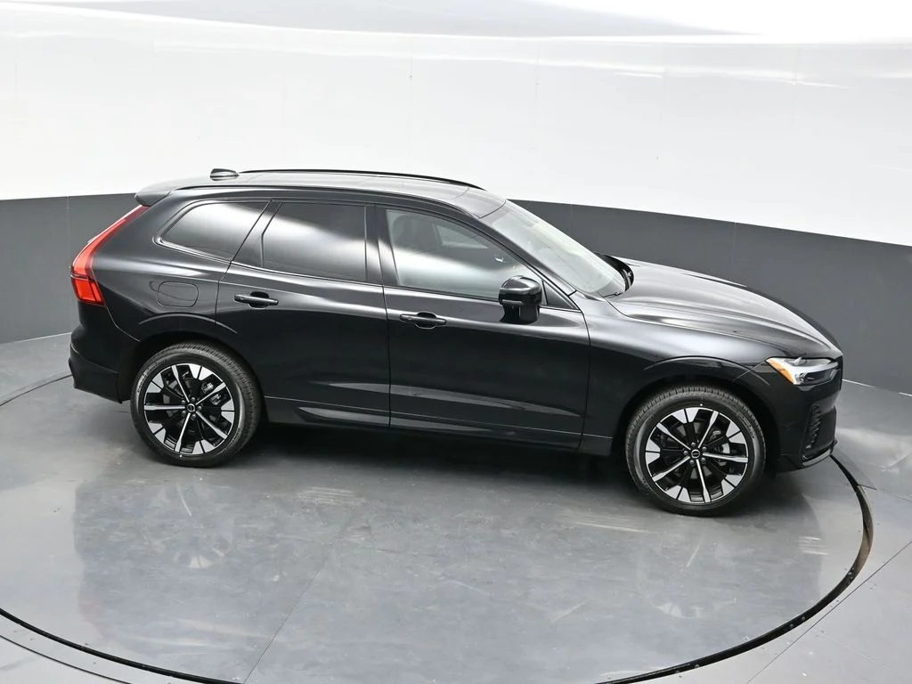 2026 Volvo XC60 Plus - Photo 23