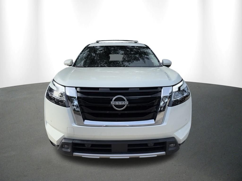 Used 2023 White Nissan SL image 16