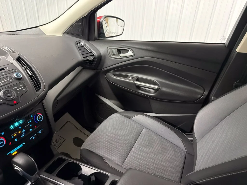 Used 2018 Red Ford SE image 27