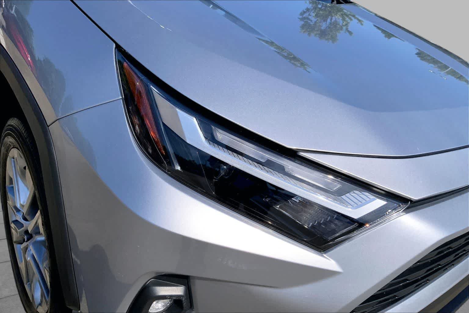 Used 2024 Silver Sky Metallic Toyota XLE Premium image 26