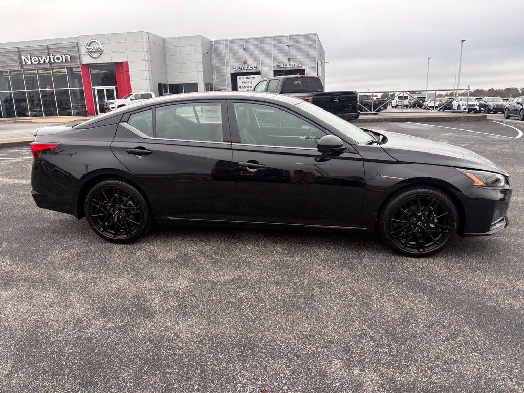 New 2026 Black Nissan 2.5 SR image 3