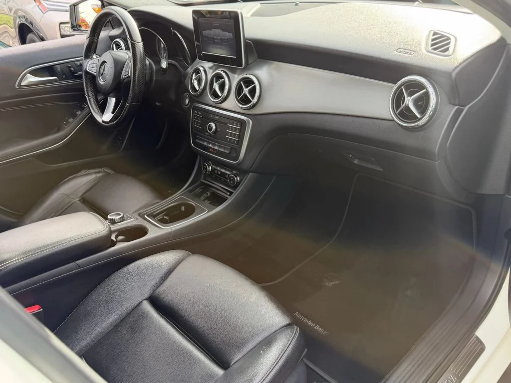 Used 2017 White Mercedes-Benz GLA 250 image 15