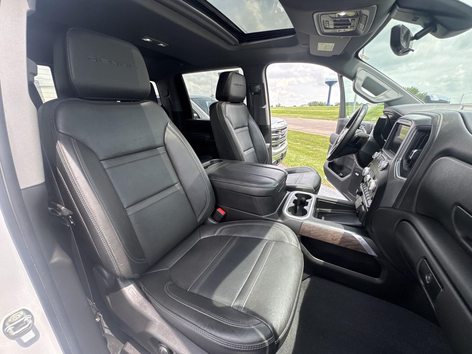 Used 2023 White Frost Tricoat GMC Denali image 17