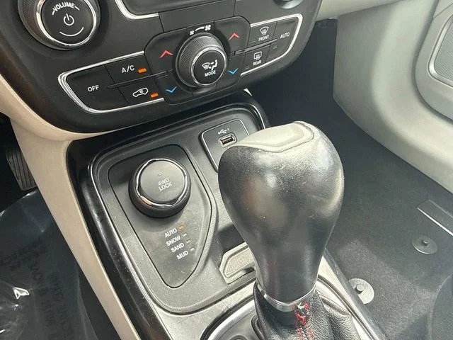 Used 2020 Blue Jeep Limited image 27