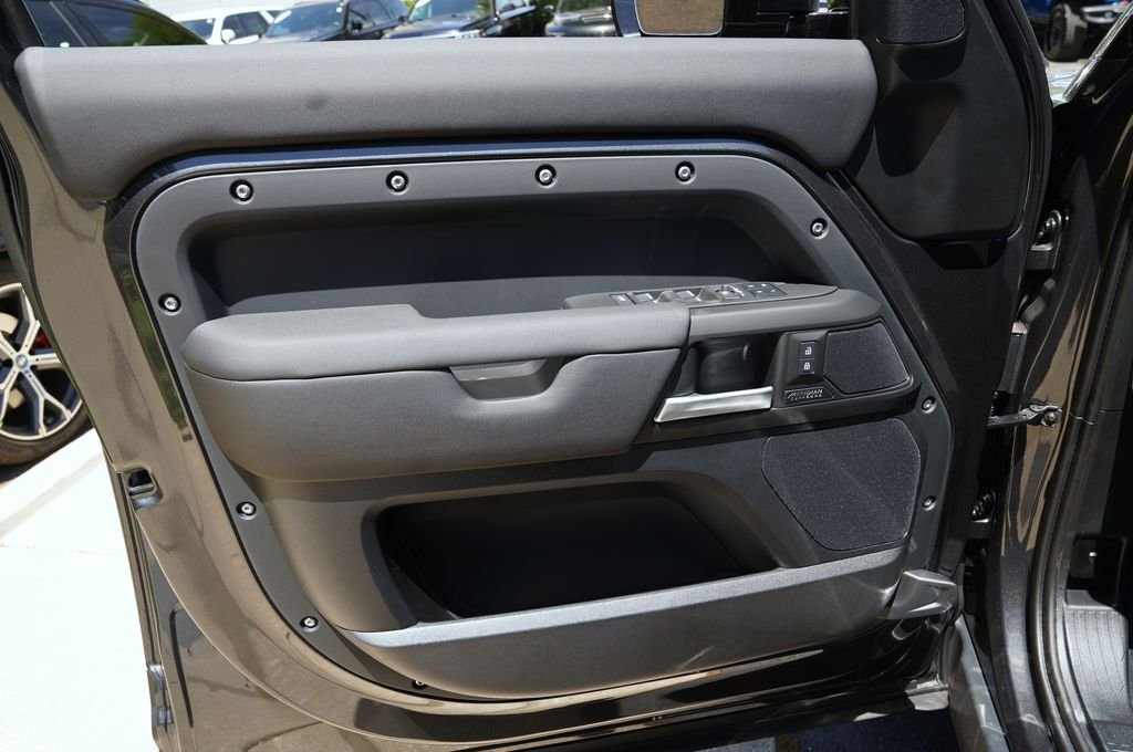 New 2026 Carpathian Grey Land Rover X-Dynamic SE image 10