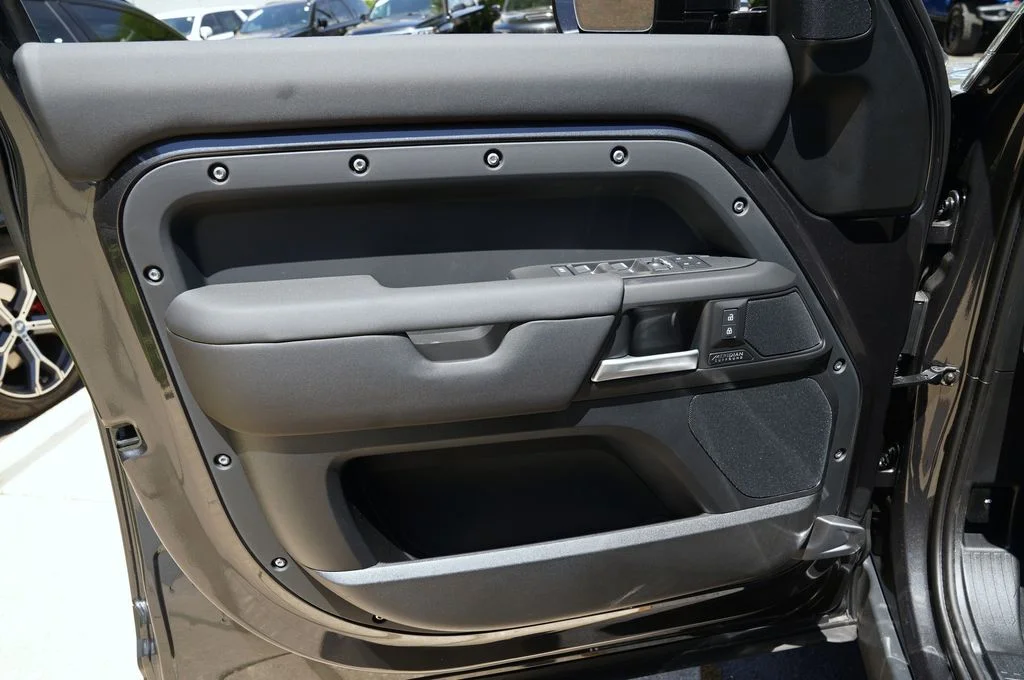 New 2026 Carpathian Grey Land Rover X-Dynamic SE image 10