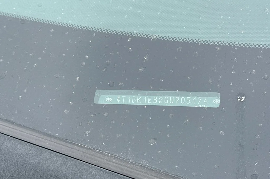 Used 2016 Black Toyota XLE image 3