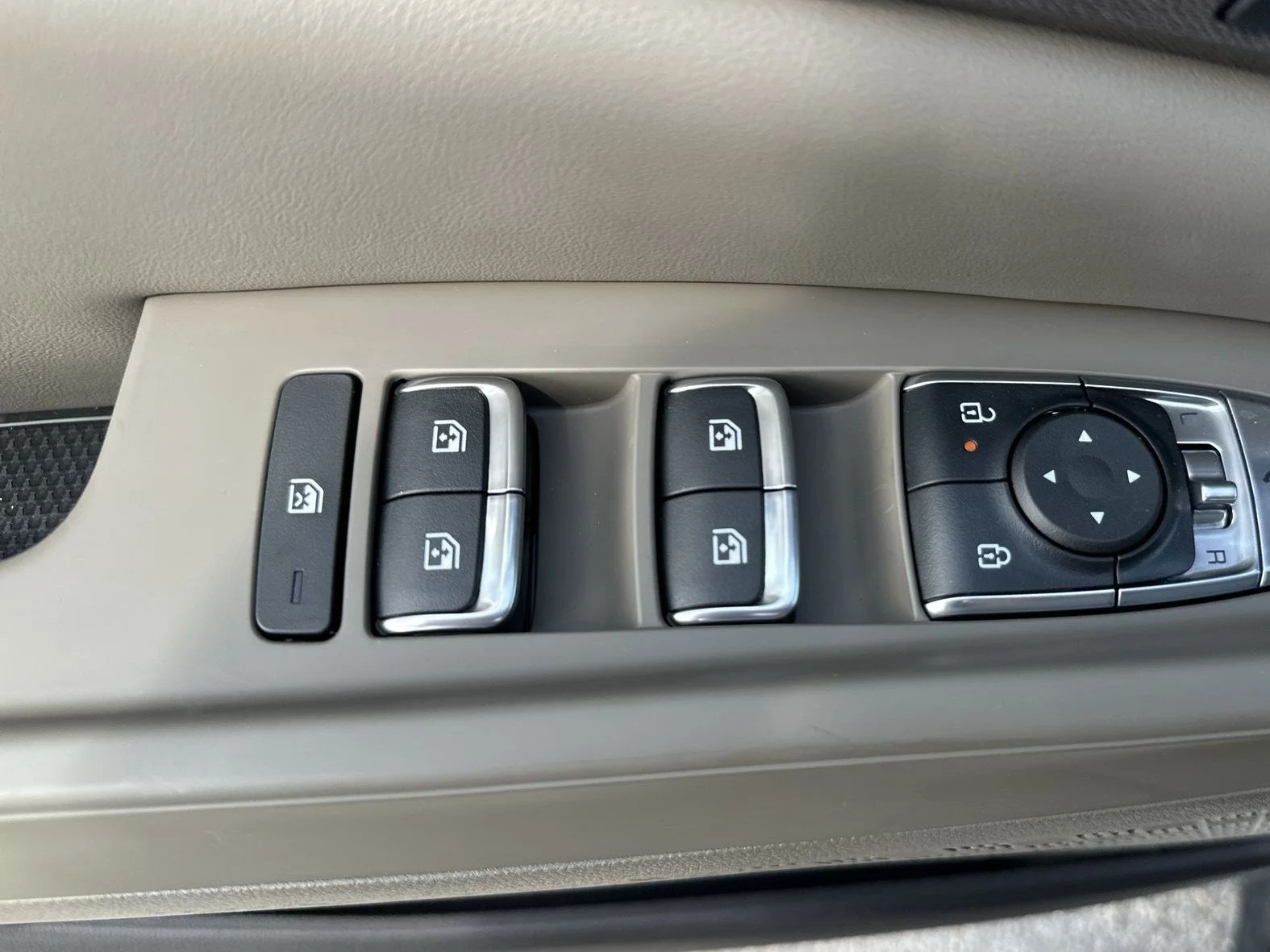 New 2026 Snow White Pearl Kia EX image 17