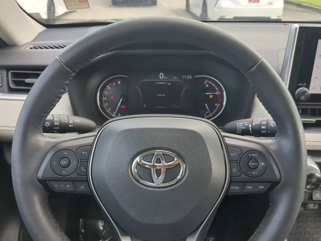 Certified Used 2023  Toyota XLE Premium image 32