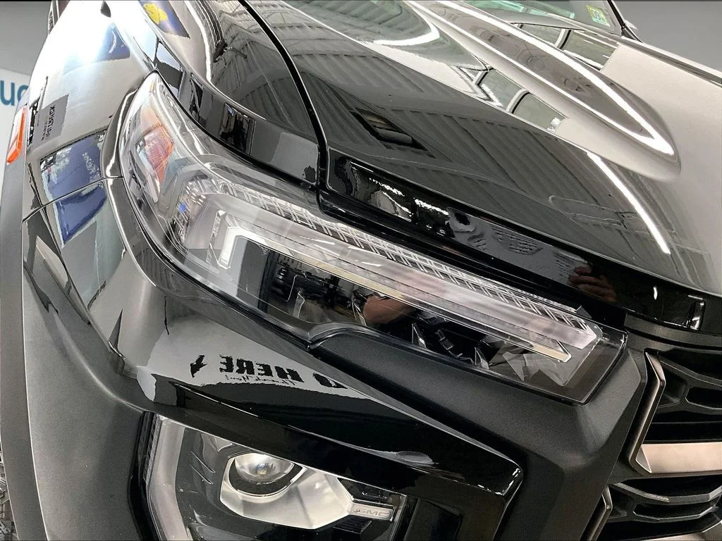 Used 2023 Onyx Black GMC AT4X image 31