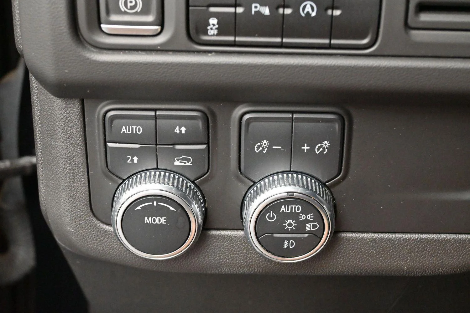 Used 2023 Onyx Black GMC SLE image 28