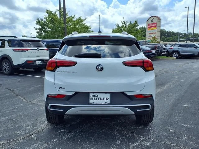 Used 2021 SUMMIT WHITE Buick Select image 21