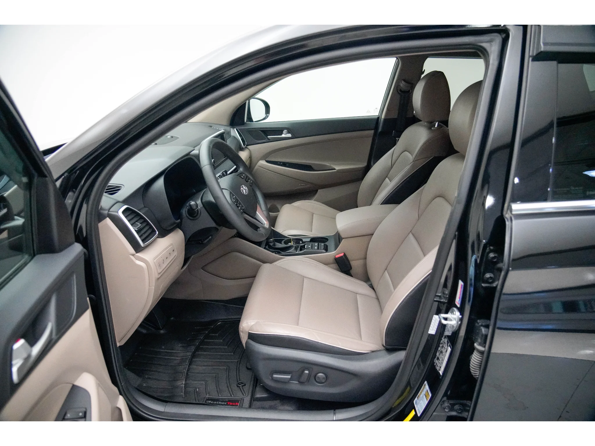 Used 2021 Black Noir Pearl Hyundai Limited image 18