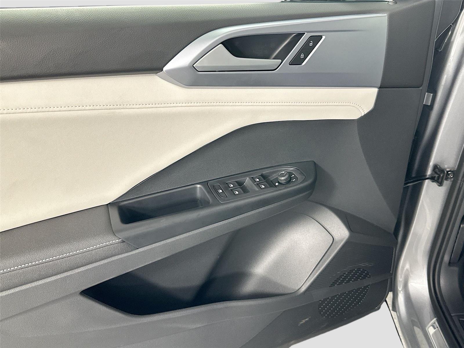 2025 Volkswagen Taos SE - Photo 14