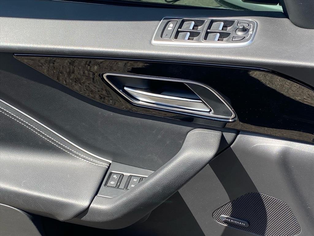 Used 2018 Gray Jaguar 25t R-Sport image 17