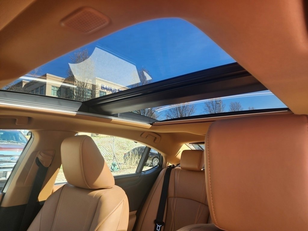 Used 2025 Eminent White Pearl Lexus 350 Ultra Luxury image 6