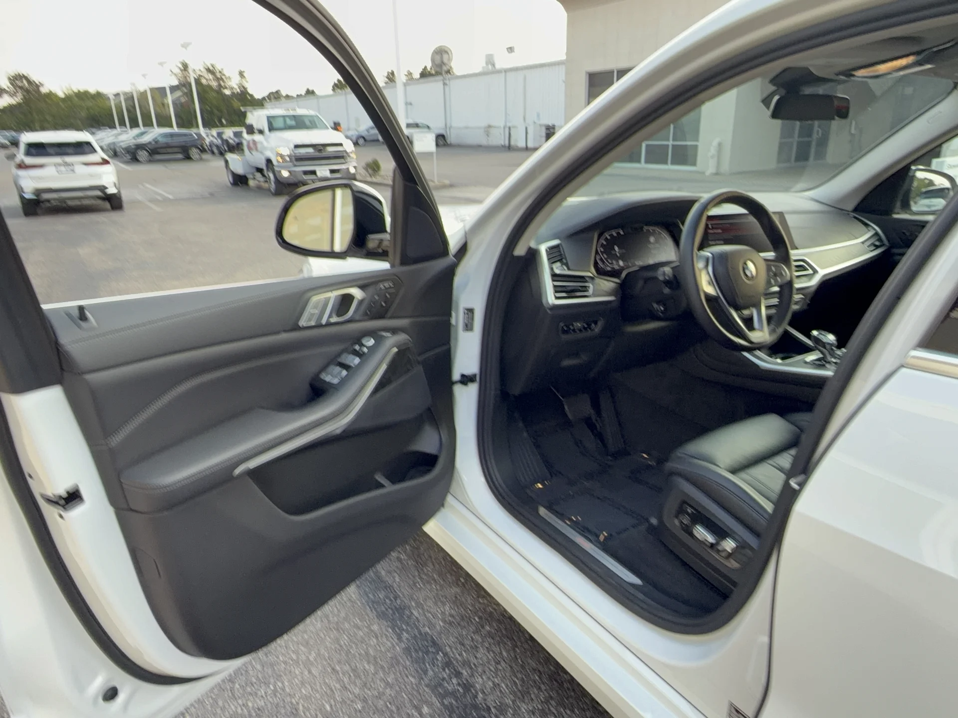Used 2022 Alpine White BMW xDrive40i image 11