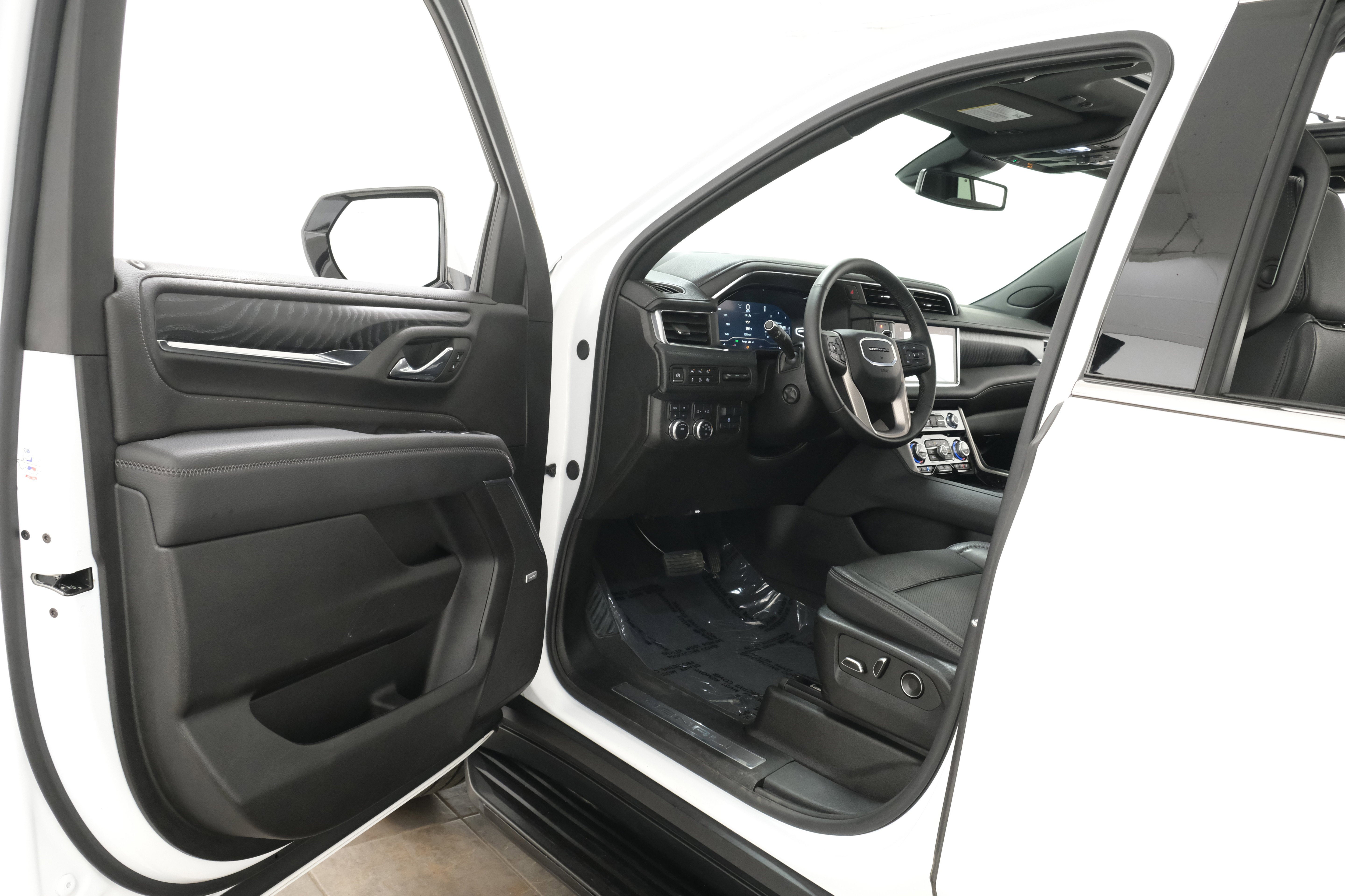 2024 GMC Yukon Denali - Photo 24