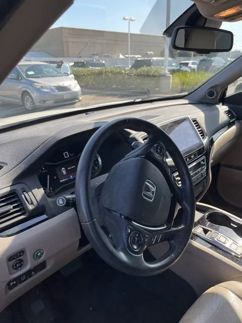 Used 2016 White Diamond Pearl Honda Touring image 12