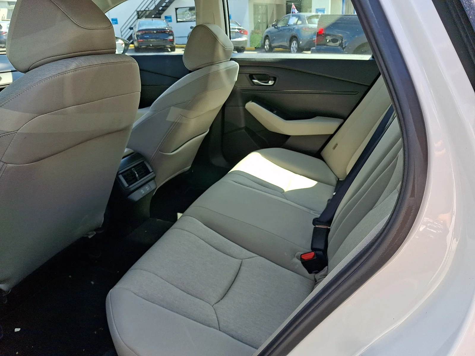 Used 2025 Platinum White Pearl Honda SE image 10
