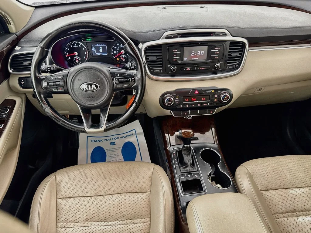 Used 2016 White Kia EX image 27