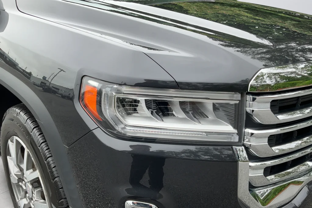 Used 2020 Black GMC SLE image 29