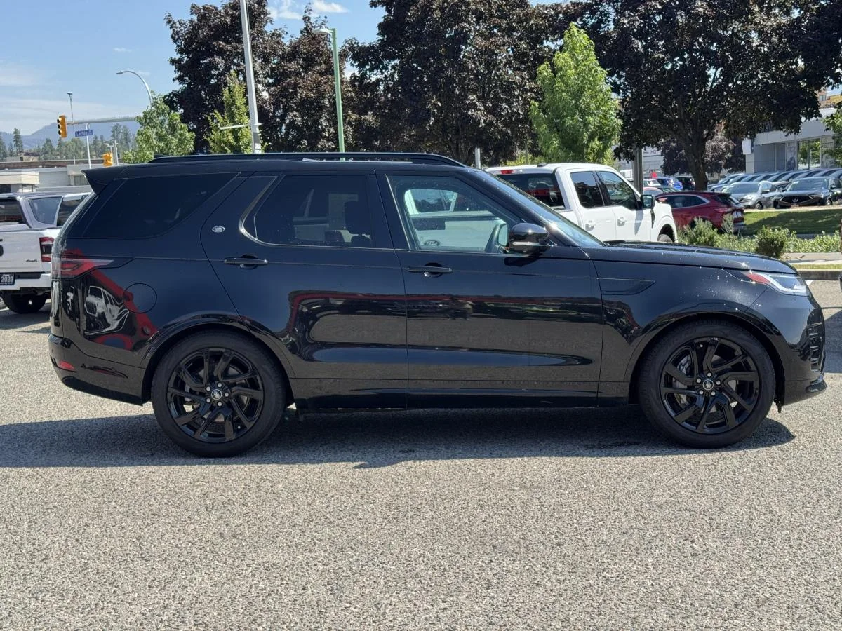 Used 2024 Black Land Rover Dynamic Se image 5
