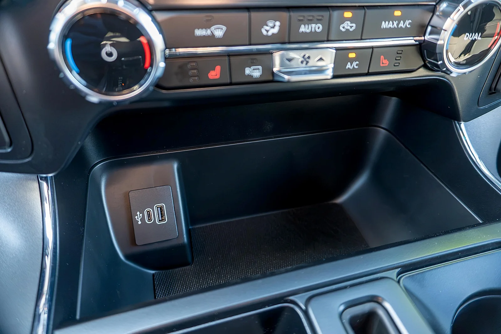 New 2026 Agate Black Metallic Ford XLT image 24
