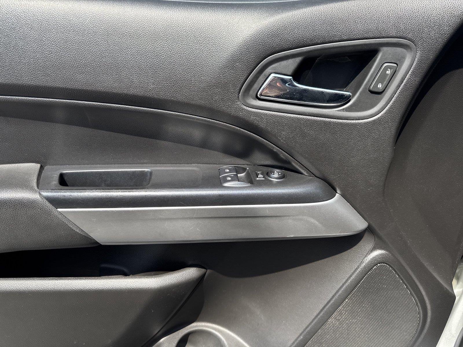 Used 2018 SILVER ICE METALLIC Chevrolet 2WD LT image 17