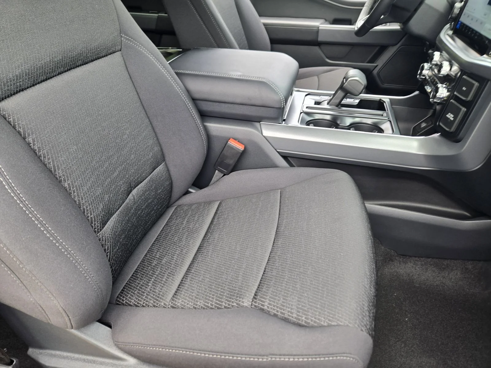 New 2026 Carbonized Gray Metallic Ford XLT image 9