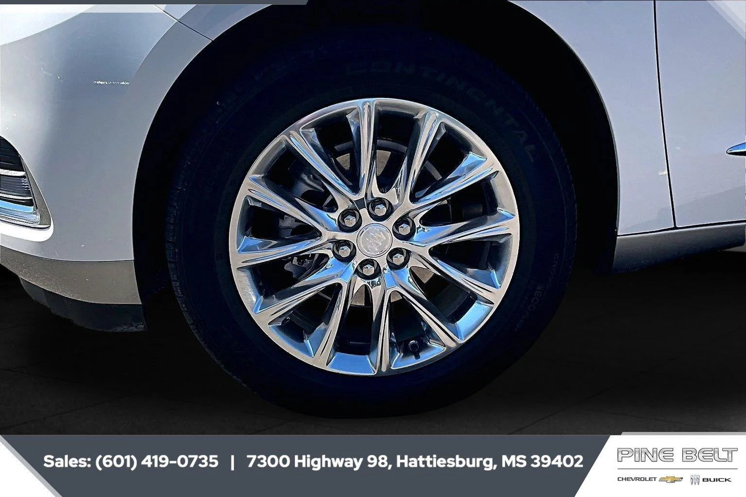 Used 2021 White Frost Tricoat Buick Premium image 7