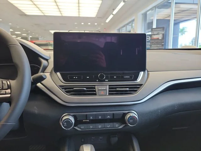 New 2026 Gray Sky Pearl / Super Black Two-tone Nissan SR image 22