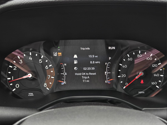New 2026 Diamond Black Crystal Pearlcoat Jeep Latitude image 12
