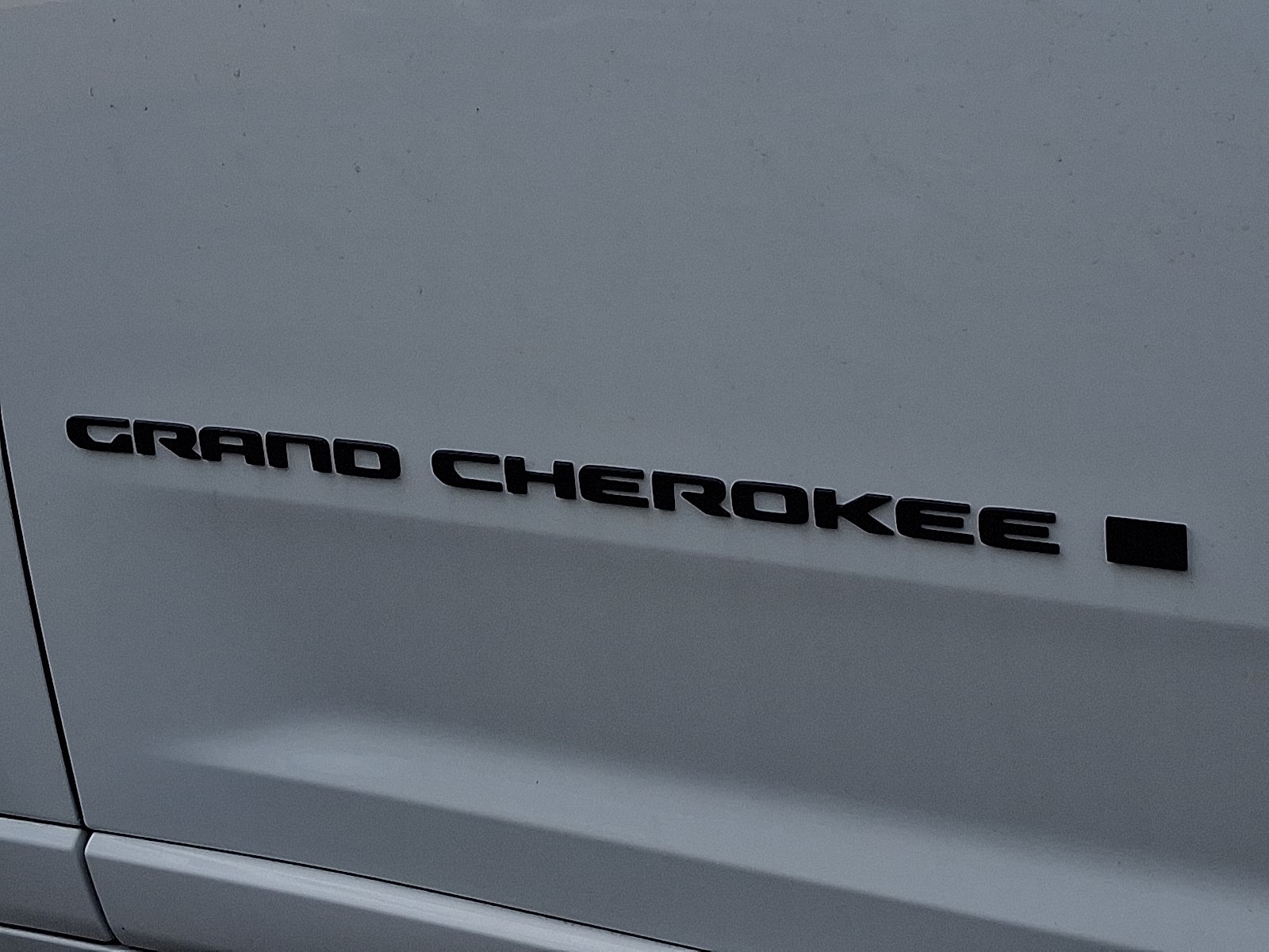 New 2027 Bright White Clear-Coat Paint Jeep Limited Reserve 4x4 image 18