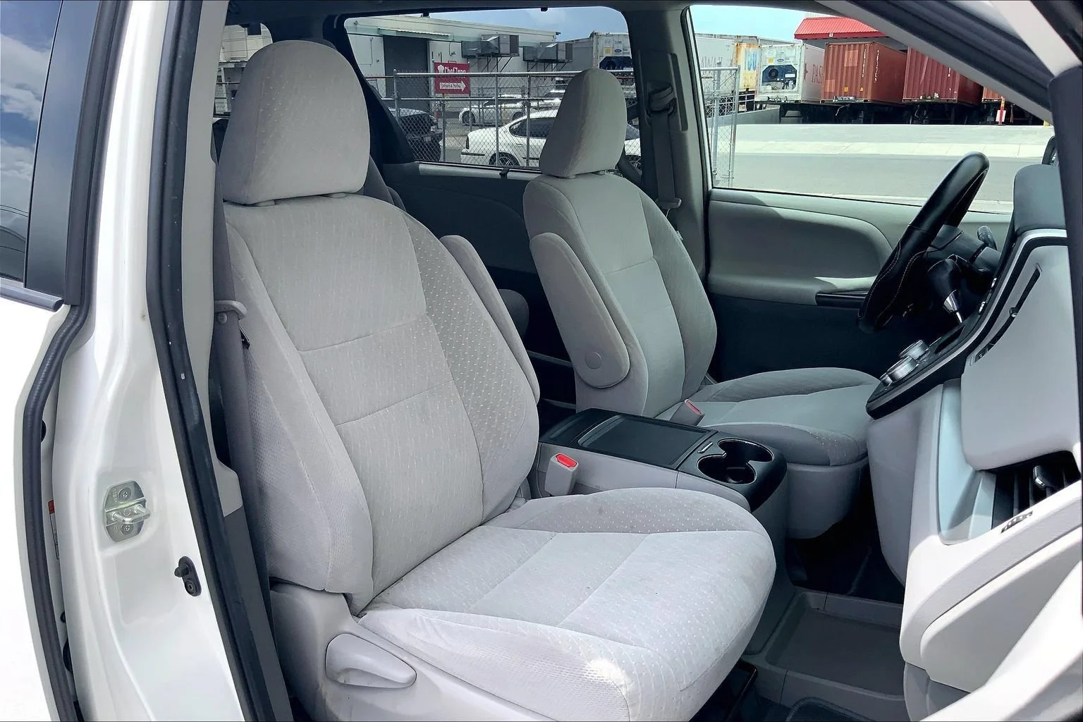 Used 2020 Whi/white Toyota LE Auto Access Seat image 13