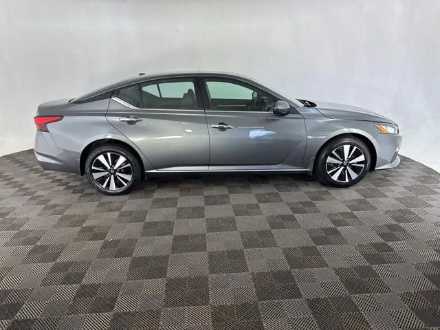 Used 2021 Gray Nissan 2.5 SV image 4